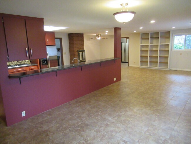 Foto del edificio - Four Bedroom Home in the Hills of South Salem