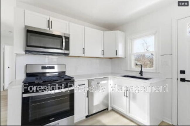 Building Photo - 1582 Vendome Dr S