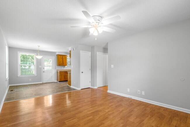 Foto del edificio - 3 Bedroom Pet Friendly Home For Rent!