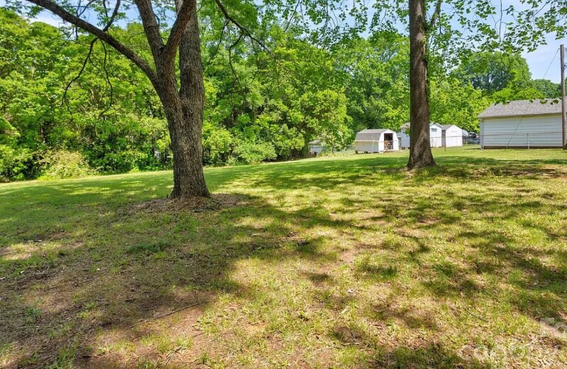 Building Photo - 191 Scenic Dr NE
