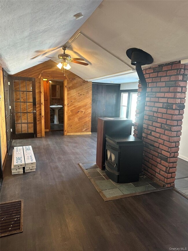 Building Photo - 69 Montrose Dr