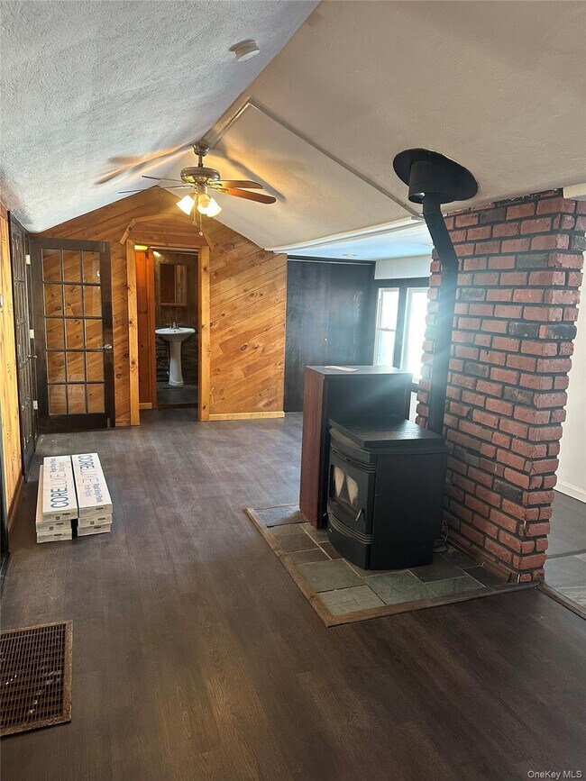 Foto del edificio - 69 Montrose Dr