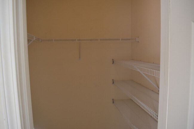 Building Photo - Brookhaven Condo For Lease