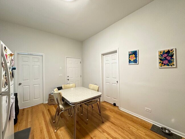 Foto del edificio - 1129 N Winchester Ave