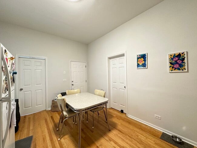 Building Photo - 1129 N Winchester Ave