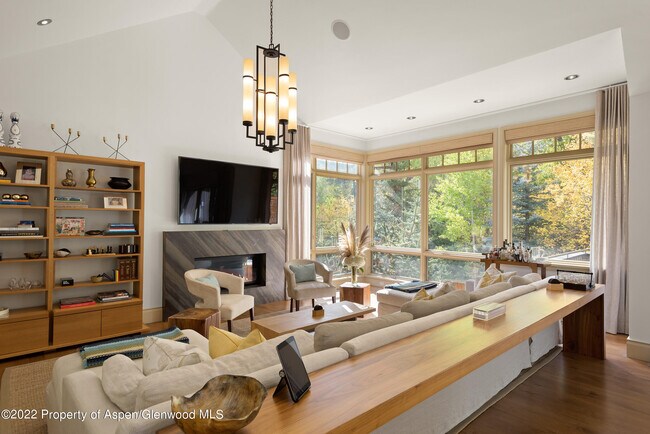 Foto del edificio - 509 W Hopkins Ave