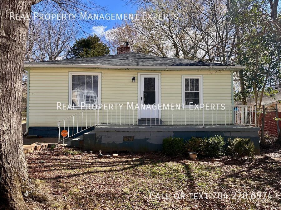 Foto principal - One Story Home with 3BR/1BA in Charlotte!