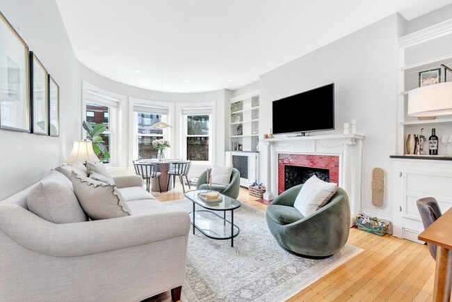 Building Photo - 405 Marlborough St