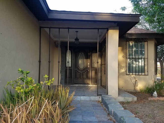 Building Photo - 5605 S Tikal Ln