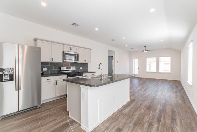 Foto del edificio - 24314 Pebble Cres Ln
