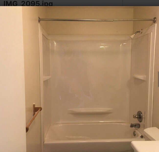 Foto del edificio - 604 N Redbud St