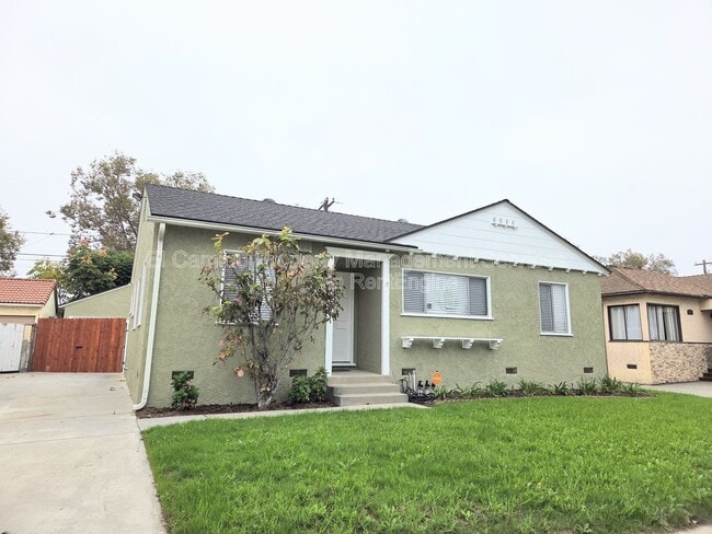 Building Photo - 10918 Dalwood Ave