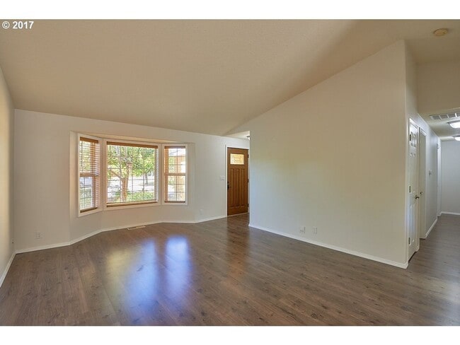 Foto del edificio - Lovely 3 Bed, 2 Bath Home in Dundee- Walking Distance to New Elementary School!