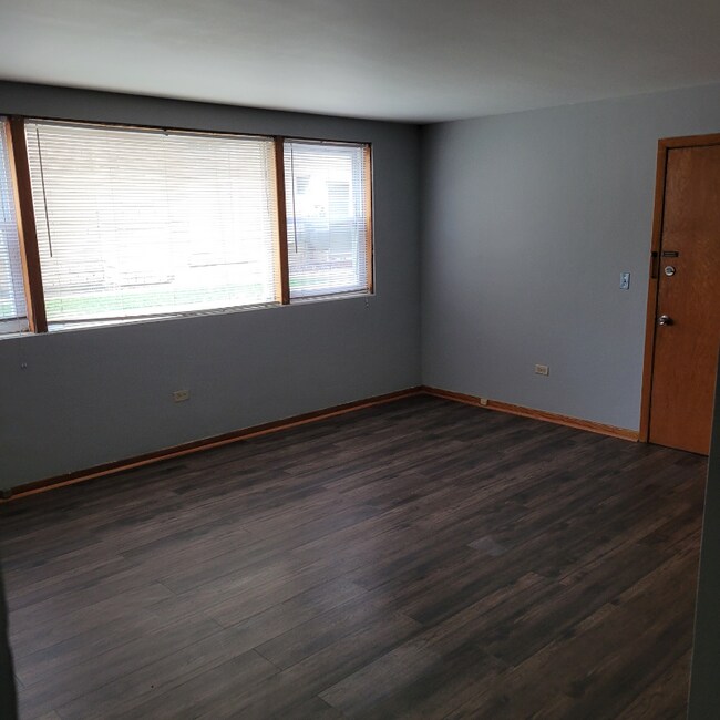 Foto del edificio - 6805 W Montrose Ave