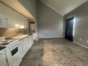 Building Photo - 560 Abby Ln