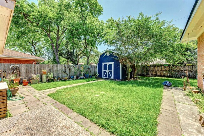 Building Photo - 5515 Ariel St