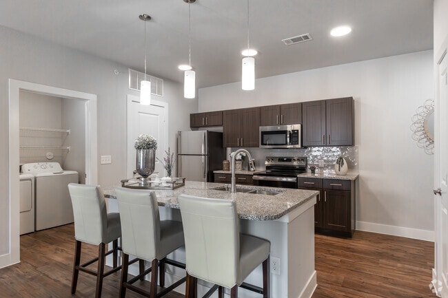 2BR, 2BA - 1,040SF - Kitchen - Freestone Greenville