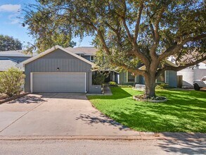 Building Photo - 2913 Beluche Dr
