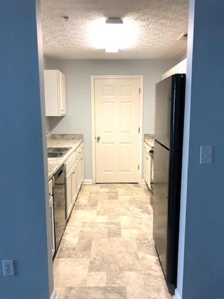 Building Photo - 9301 Fairington Ridge Cir