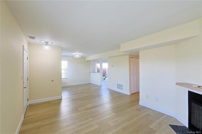 Building Photo - 3616 Whispering Hills Dr
