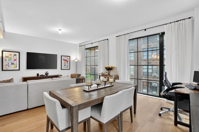 Building Photo - 441 W 37th St