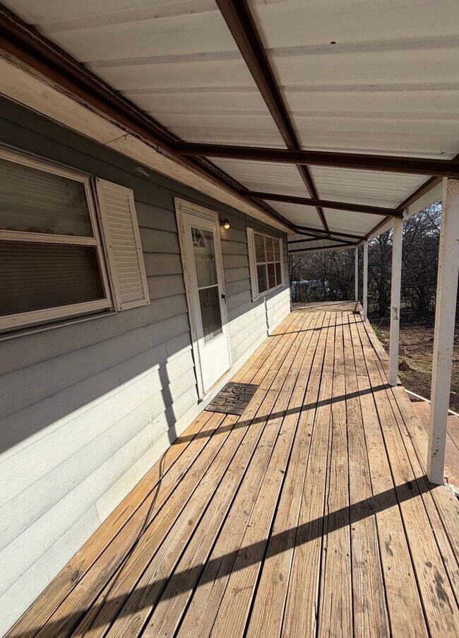 Building Photo - 3 bedroom 1 bath country home