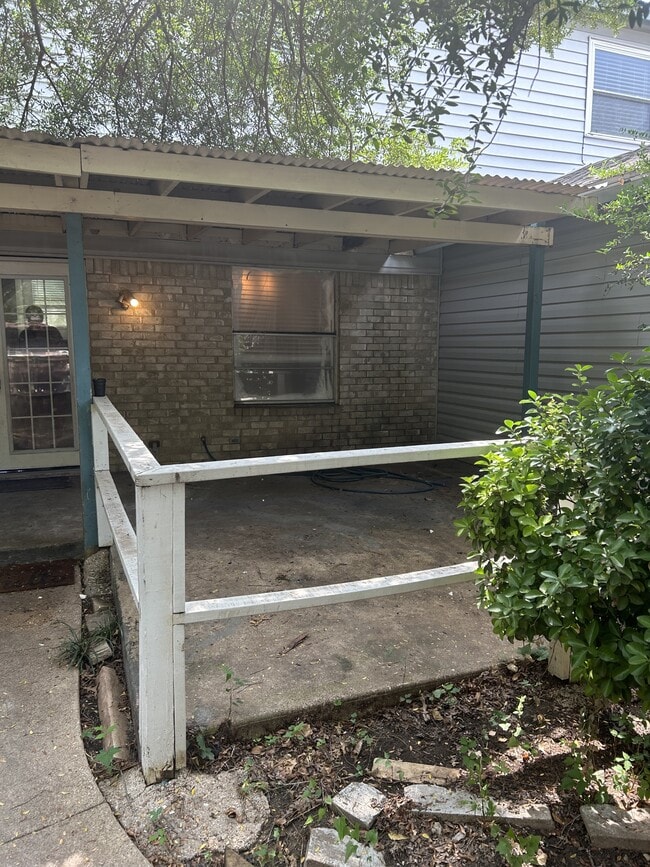 Building Photo - 4816 Rollingwood Ct