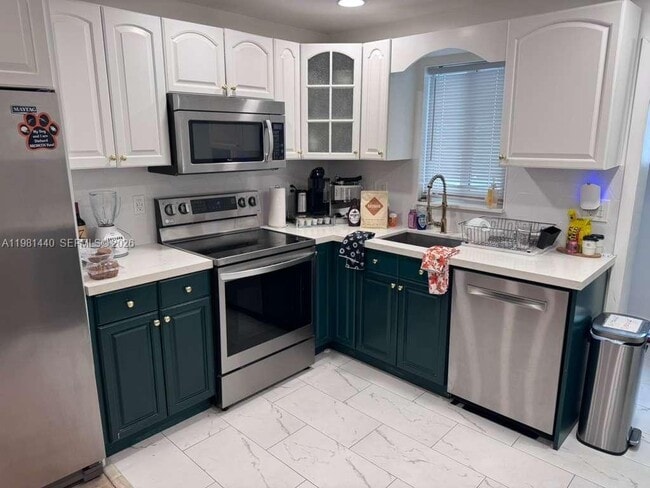 Building Photo - 2036 SW 57th Ct