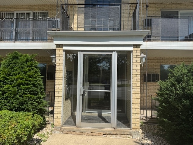 Building Photo - 9407 S Roberts Rd