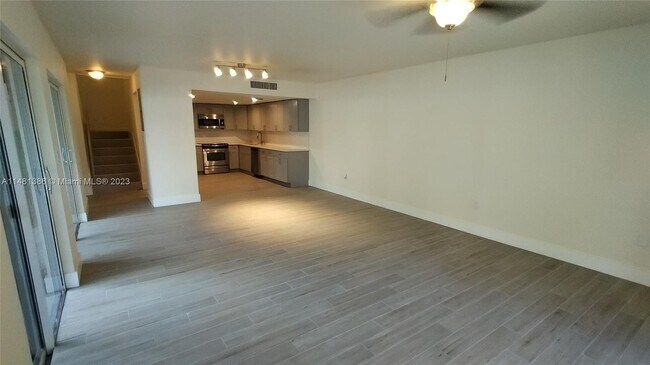 Foto del edificio - 547 NW 97th Ave