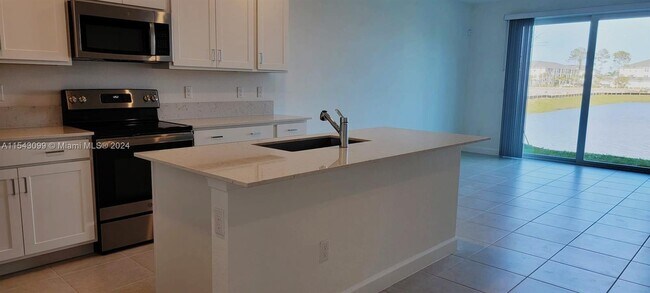 Foto del edificio - 857 SE grovebush Ln