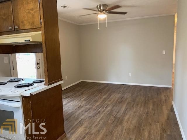 Building Photo - 499 Oak Way