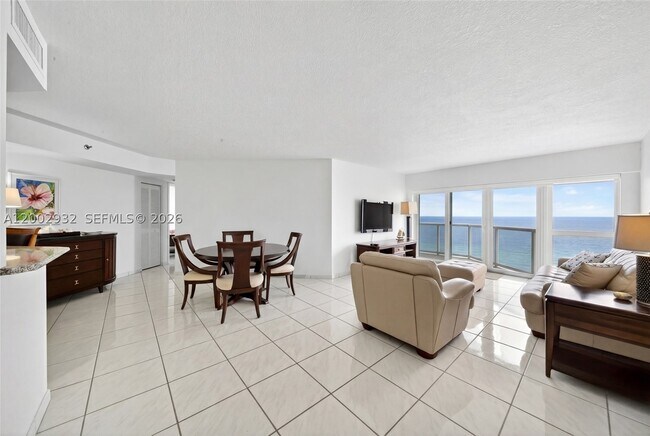 Foto del edificio - 6767 Collins Ave