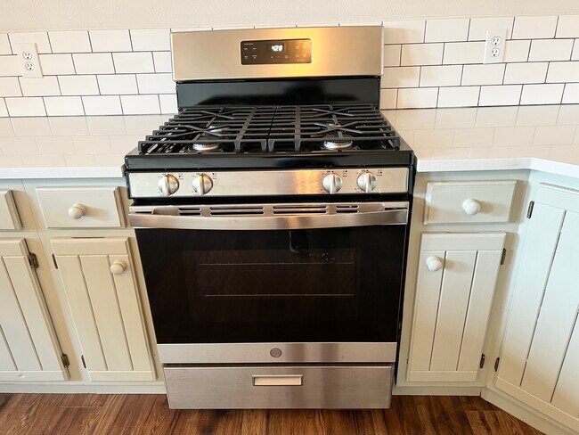 New Range - 828 E 33rd Ave