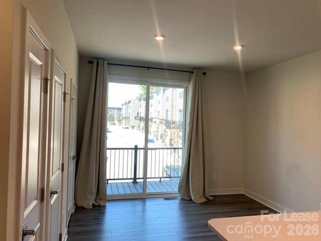 Foto del edificio - 948 Broad River Ln