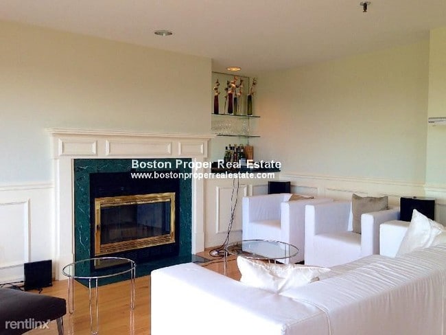 Building Photo - 392 Commonwealth Avenue