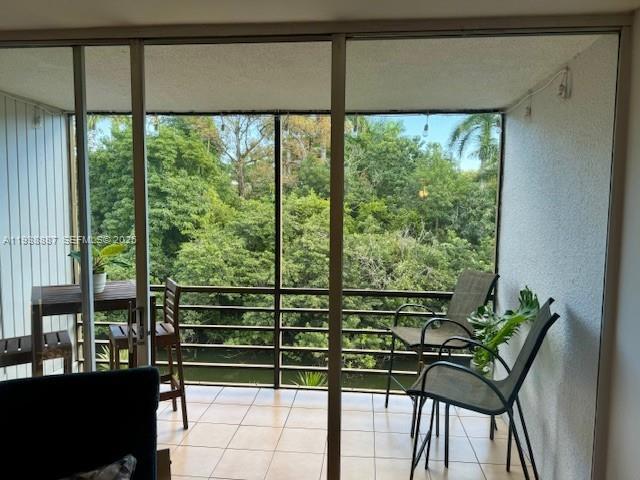 Building Photo - 105 Royal Pk Dr