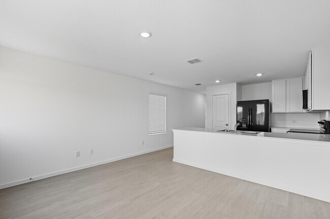 Foto del edificio - 925 Sandhill Crane Ln