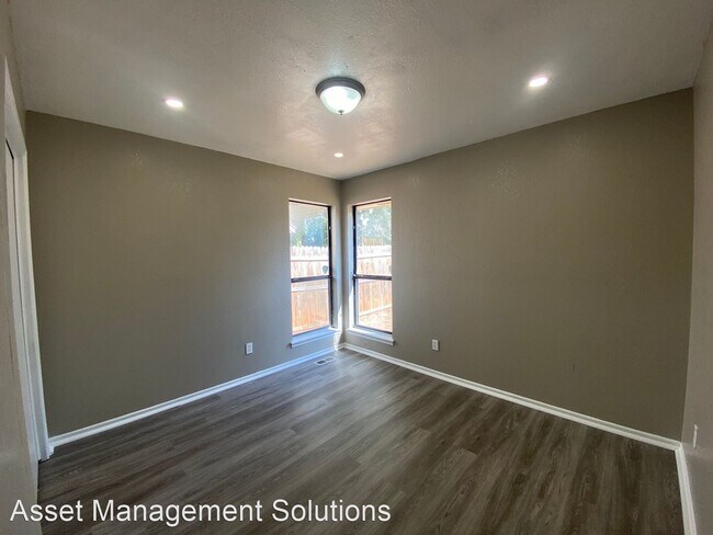 Foto del edificio - 3 br, 2 bath House - 8512 SW 36th St.