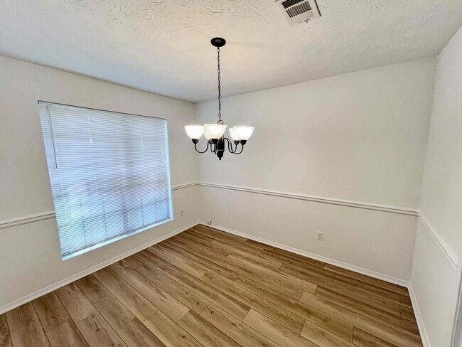 Building Photo - Fantastic 3 BR/ 2.5 BA Home in Kennesaw!
