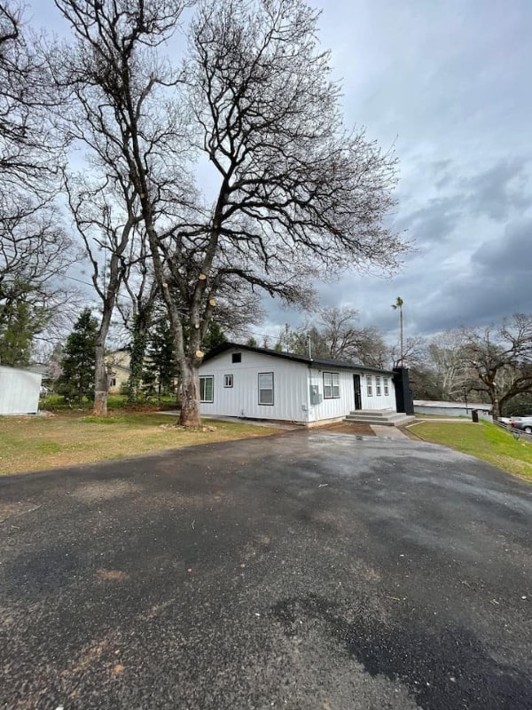 Building Photo - 6613 Stoney Dr