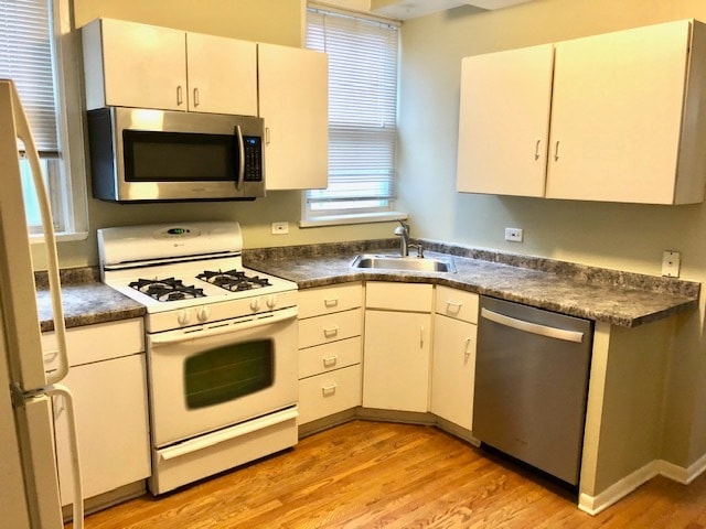 Kitchen - 1210 W George St