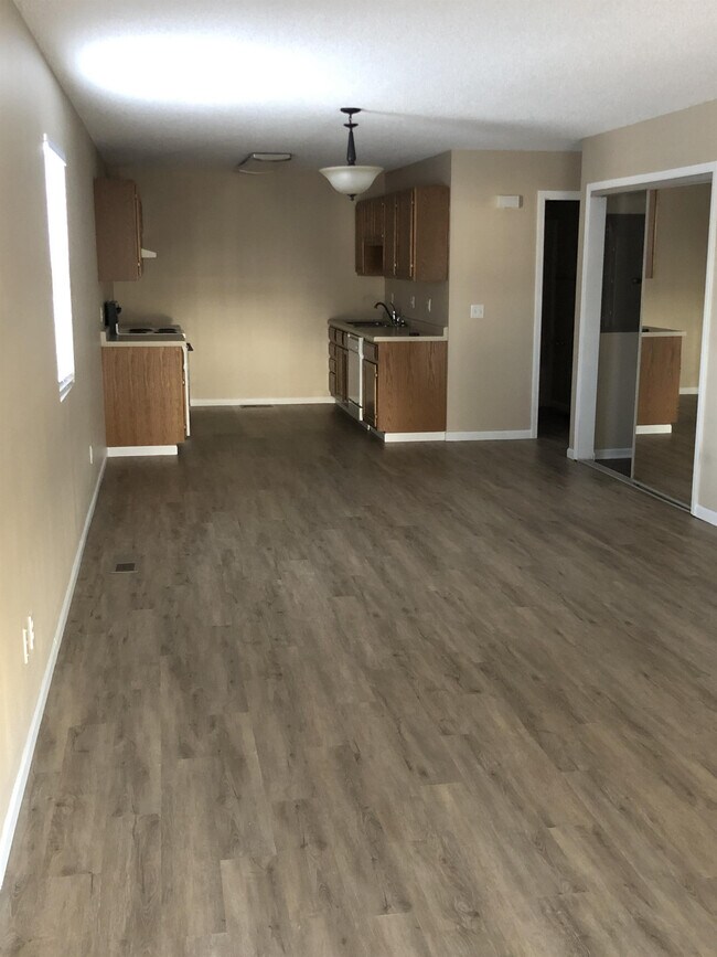 Building Photo - 2829 Bluff Ridge Dr