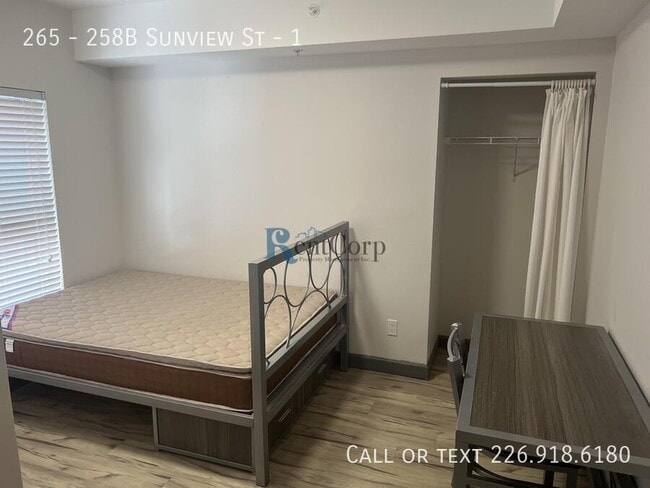 Building Photo - 258B-258B Sunview St