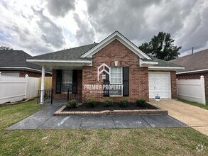 Building Photo - 3017 Meadows Ln