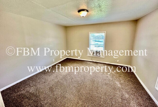 Foto del edificio - 907 S. Carlton St.- Beautiful 3 Bedroom, 1...