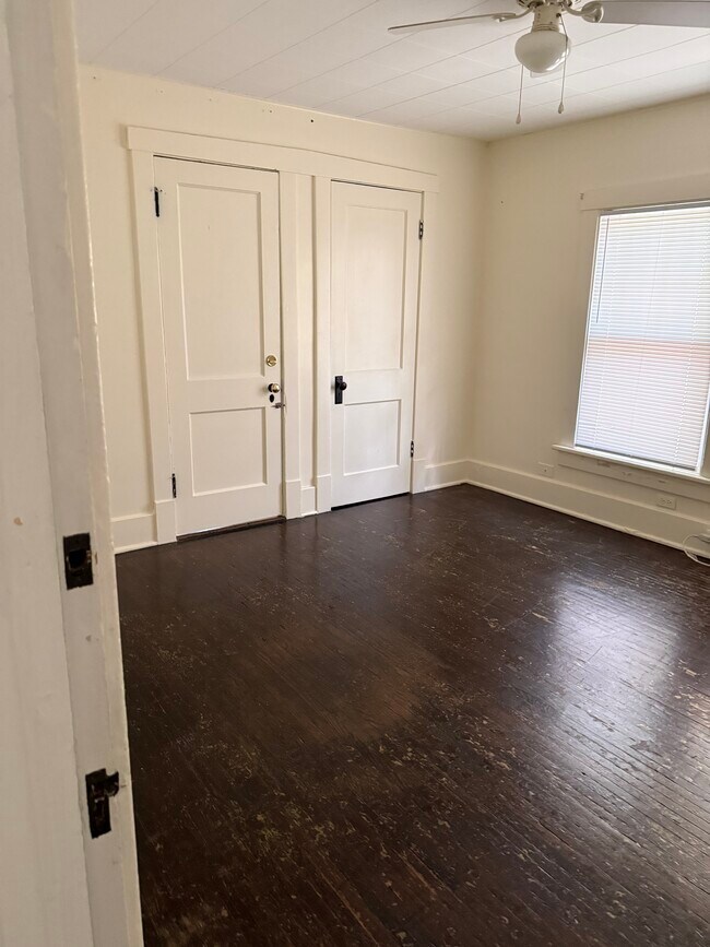 Dormitorio - 1809 W Laura Ave