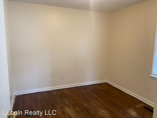 Building Photo - 3 br, 2 bath House - 700 E. Brookwood Place