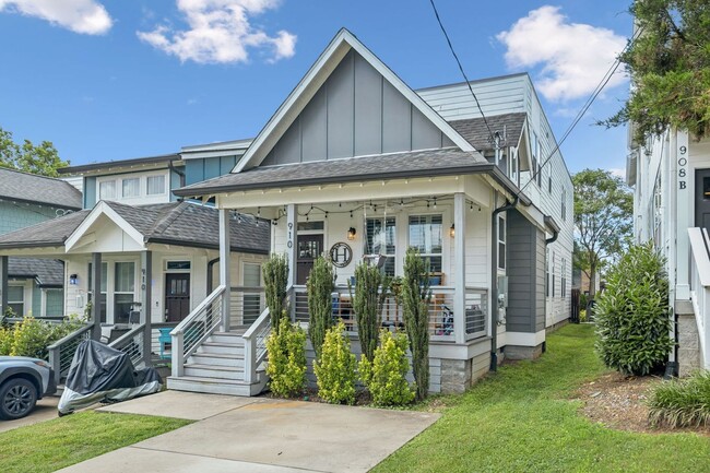 Foto del edificio - Welcome to your new East Nashville retreat...