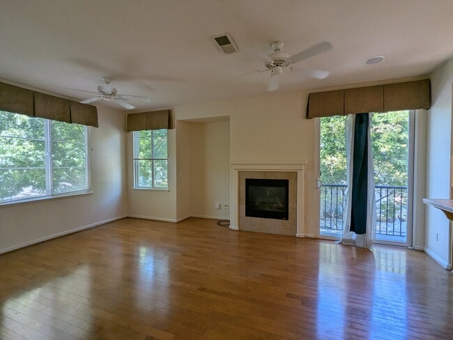 Building Photo - 2854 Jefferson Ln